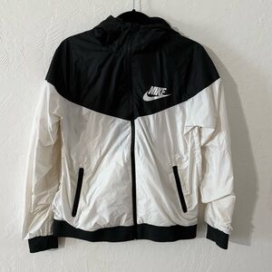 Nike Women’s Black & White Windrunner Jacket Size L HO150508S1V Running‎ Hood